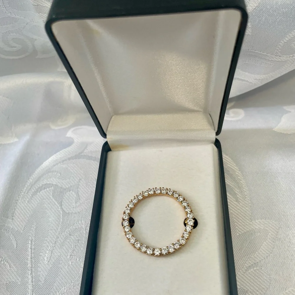 NWOT Avon Brooch White & Gold Tone
